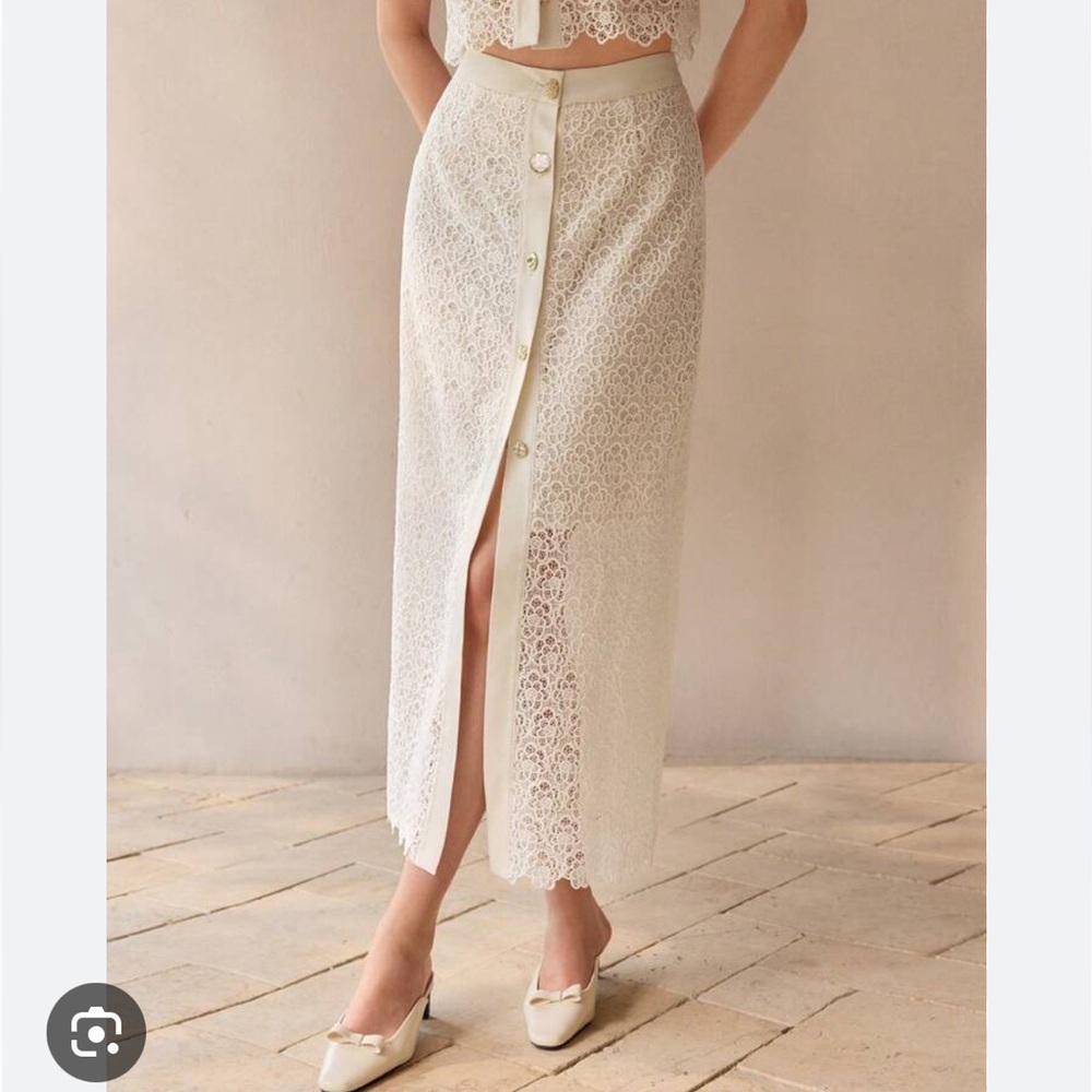 Manning Cartell Elegant White Lace Skirt